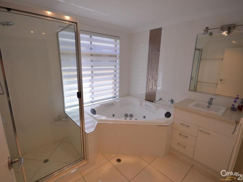 5 Murphy Court, Avenell Heights QLD 4670