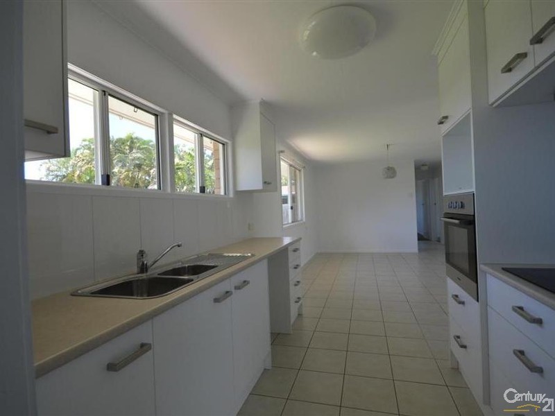 7 The Broadway, Avoca QLD 4670