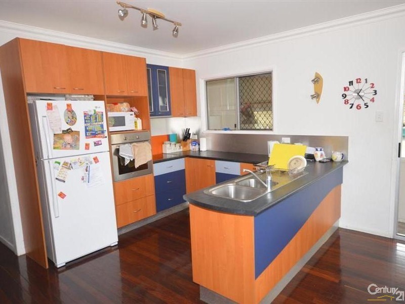 17 Dunn Road, Avenell Heights QLD 4670