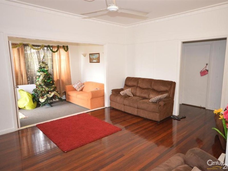 17 Dunn Road, Avenell Heights QLD 4670