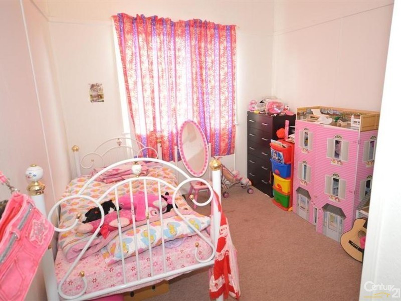 17 Dunn Road, Avenell Heights QLD 4670