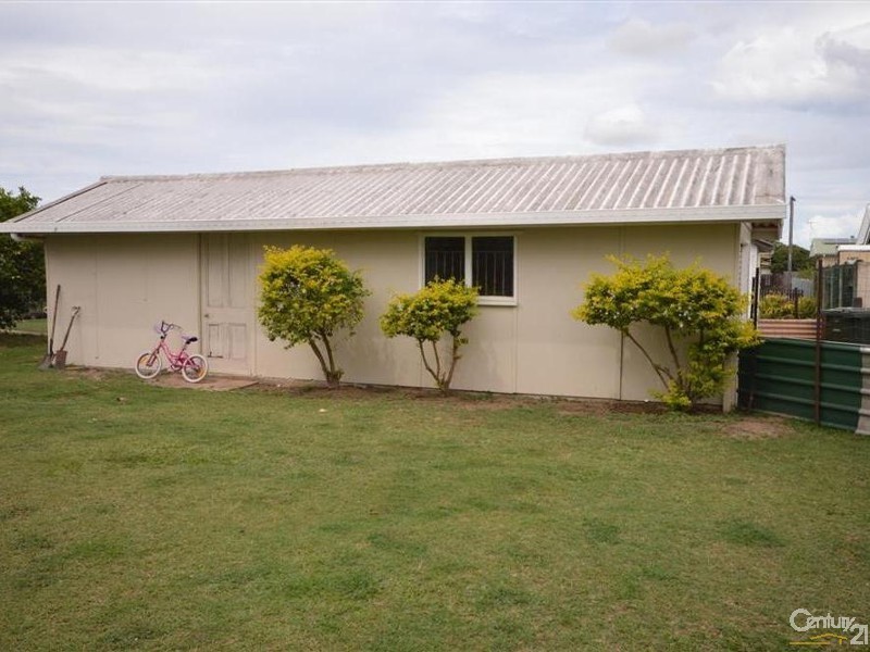 17 Dunn Road, Avenell Heights QLD 4670