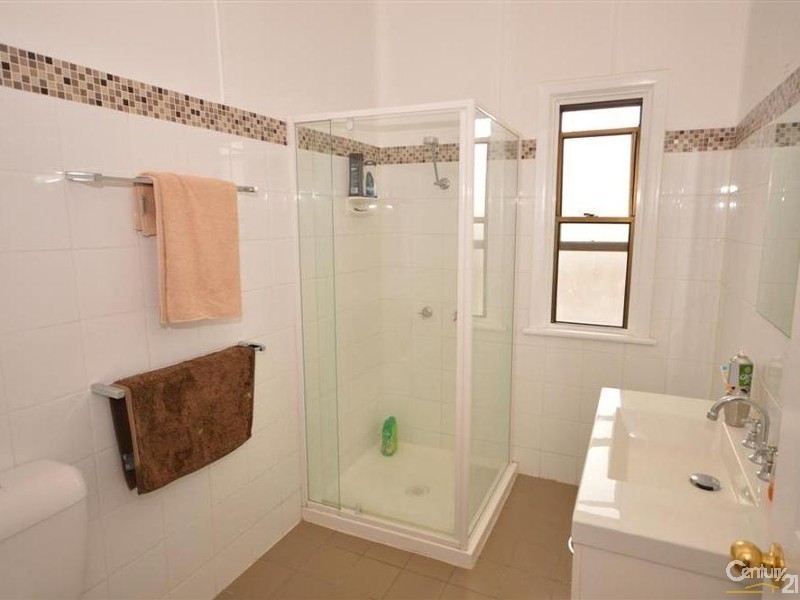 18 Alamein Street, Svensson Heights QLD 4670