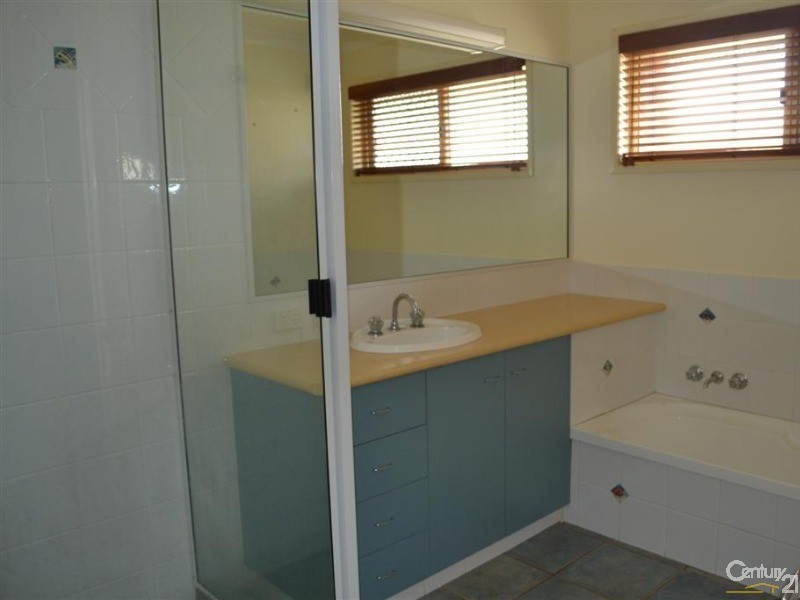 10 Pettigrew Drive, Kalkie QLD 4670