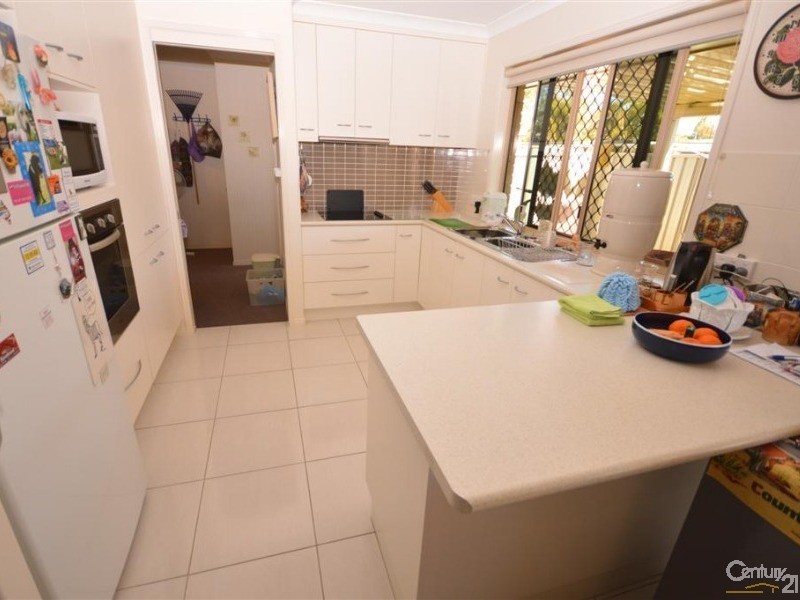 4/48  Heaps Street, Avenell Heights QLD 4670