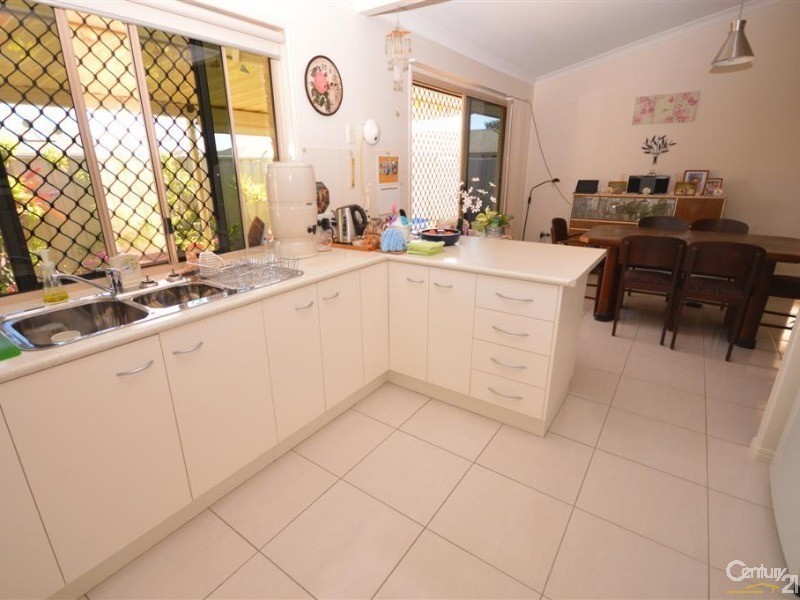 4/48  Heaps Street, Avenell Heights QLD 4670