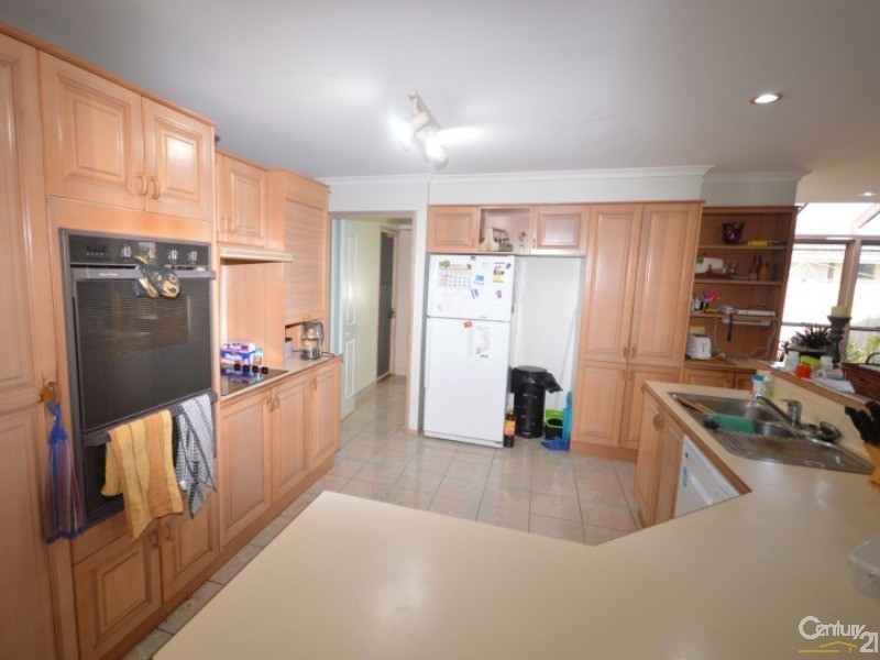 21 Loney Street, Avenell Heights QLD 4670