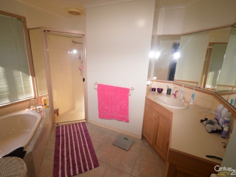 21 Loney Street, Avenell Heights QLD 4670