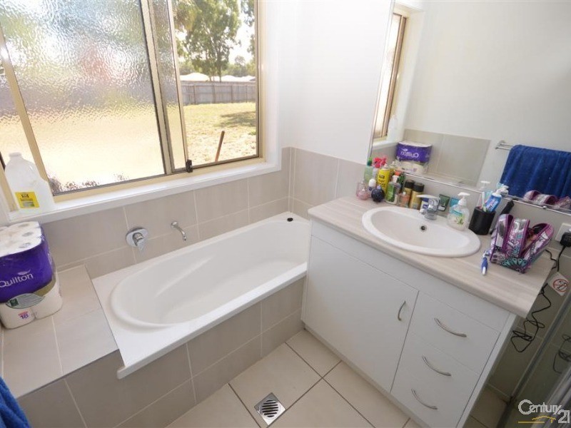 16 Regency Road, Moore Park Beach QLD 4670