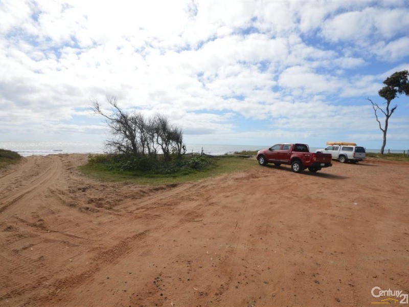 16 Regency Road, Moore Park Beach QLD 4670