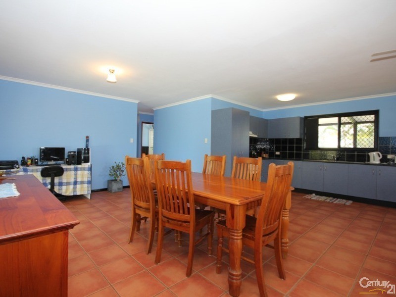 216 Old Bushs Road, Avondale QLD 4670