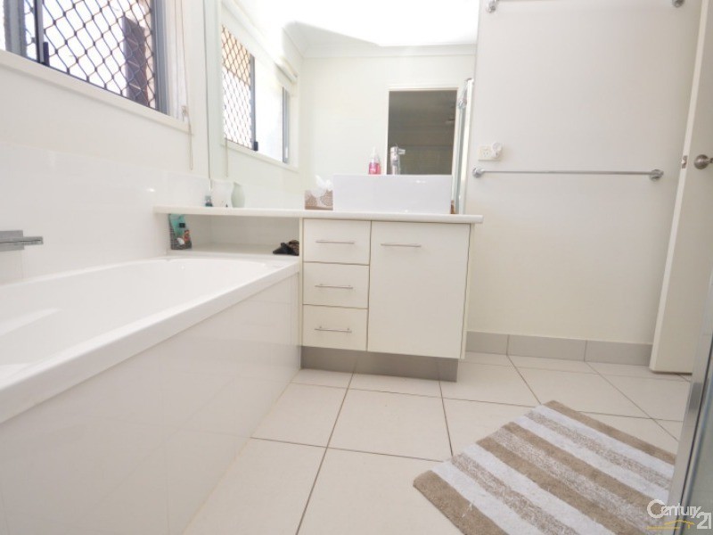 1/9  Robert Street, Bundaberg South QLD 4670