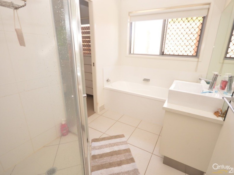 1/9  Robert Street, Bundaberg South QLD 4670