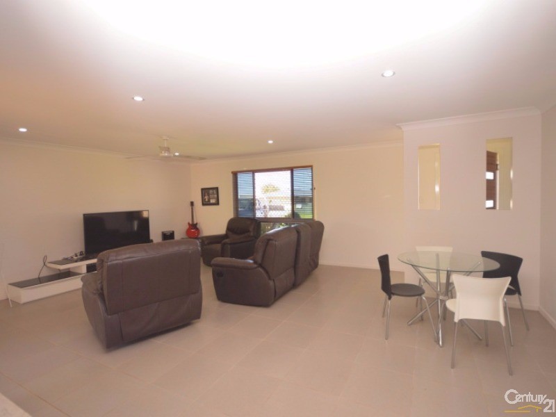 4 Rehbein Avenue, Qunaba QLD 4670