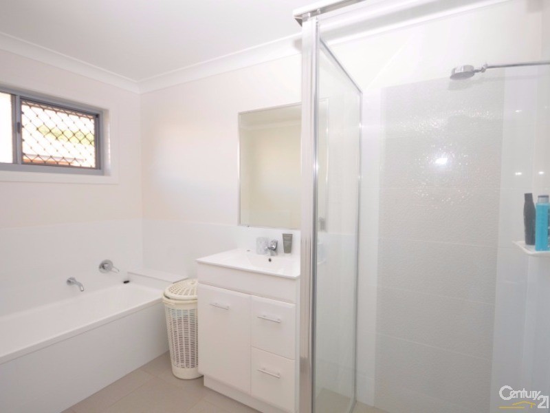 4 Rehbein Avenue, Qunaba QLD 4670