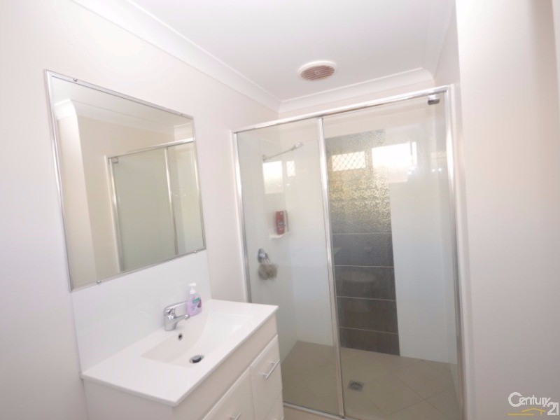 4 Rehbein Avenue, Qunaba QLD 4670