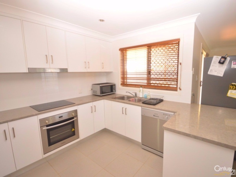 4 Rehbein Avenue, Qunaba QLD 4670