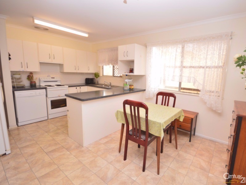 8  Sloane Street, Kalkie QLD 4670