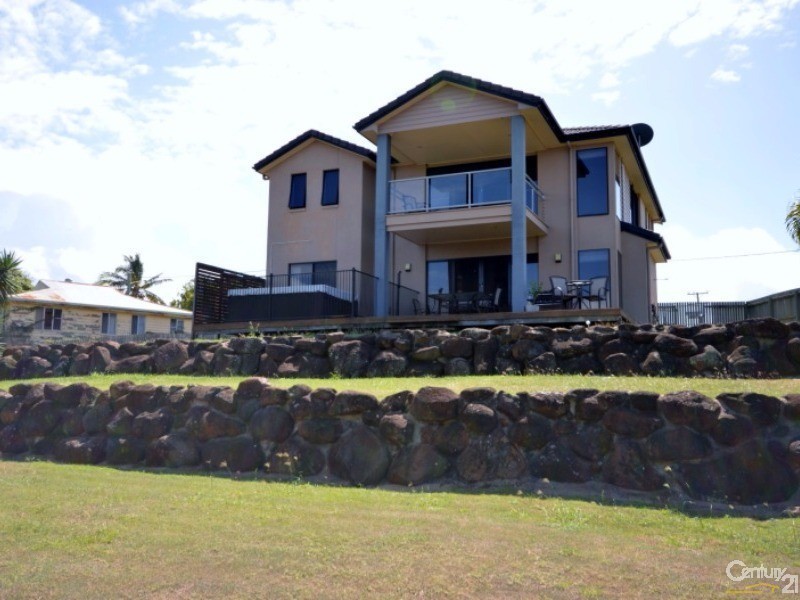 1 Rule Street, Elliott Heads QLD 4670