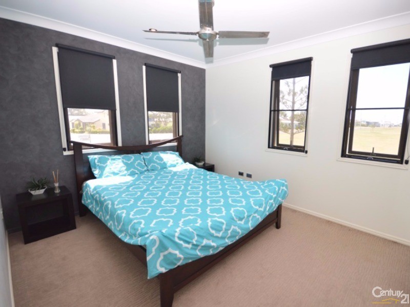 1 Rule Street, Elliott Heads QLD 4670