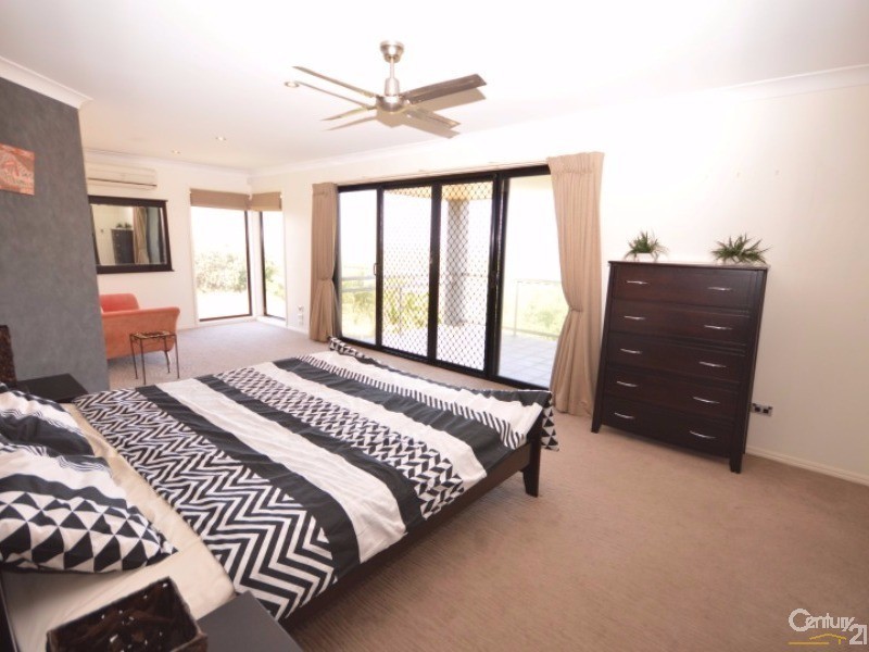1 Rule Street, Elliott Heads QLD 4670