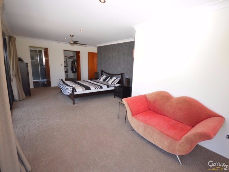 1 Rule Street, Elliott Heads QLD 4670