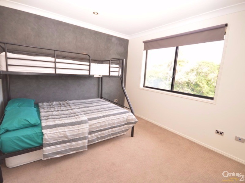 1 Rule Street, Elliott Heads QLD 4670