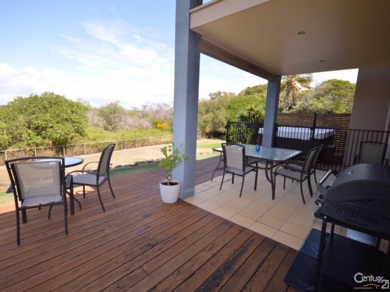 1 Rule Street, Elliott Heads QLD 4670