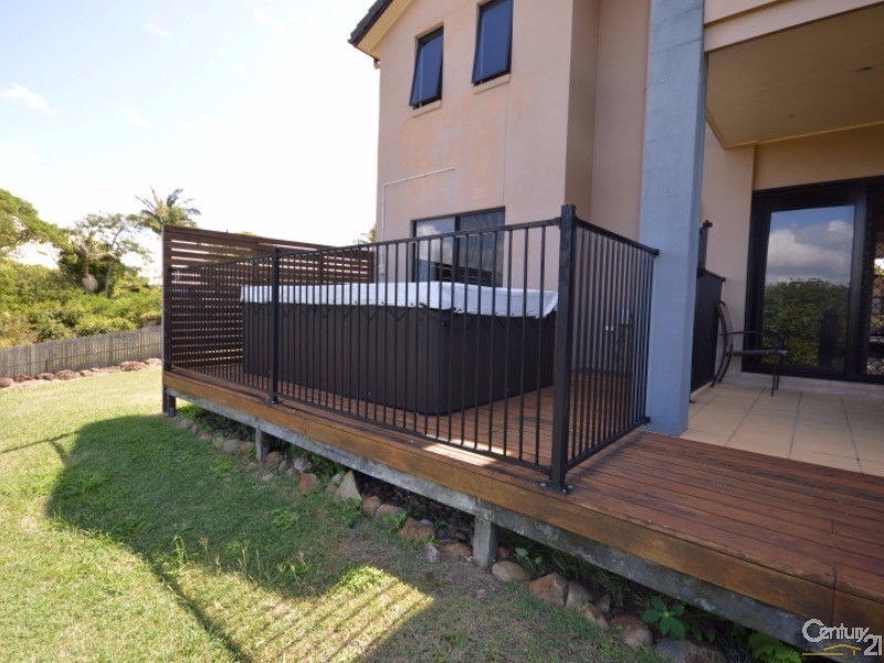 1 Rule Street, Elliott Heads QLD 4670