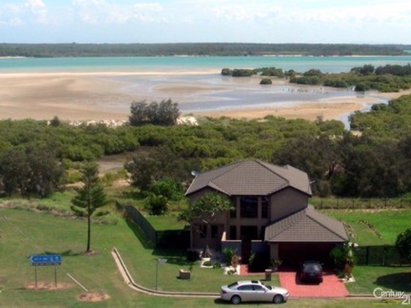 1 Rule Street, Elliott Heads QLD 4670