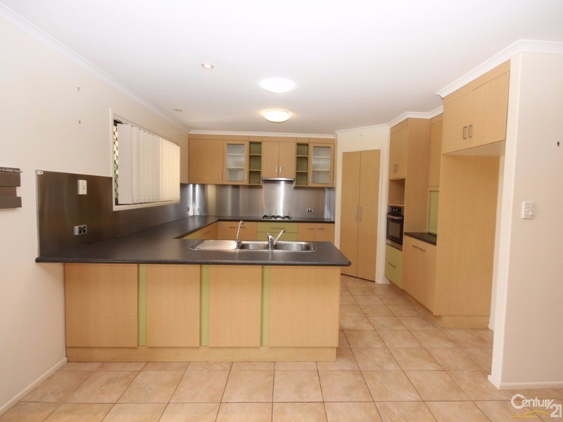 8 Slalom Crescent, Branyan QLD 4670