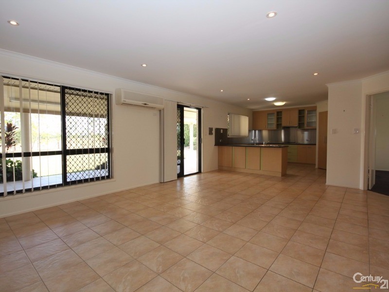 8 Slalom Crescent, Branyan QLD 4670