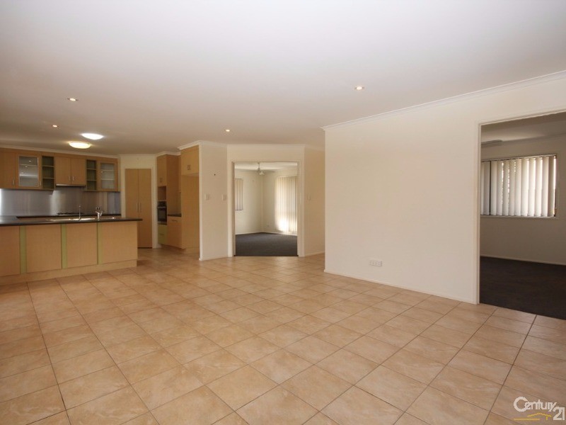 8 Slalom Crescent, Branyan QLD 4670