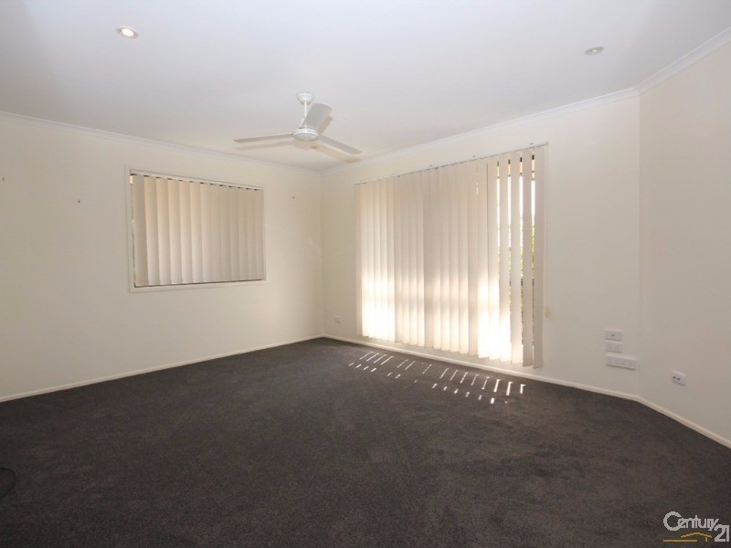 8 Slalom Crescent, Branyan QLD 4670