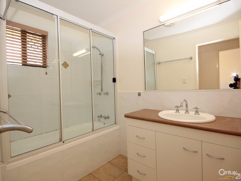 8 Slalom Crescent, Branyan QLD 4670