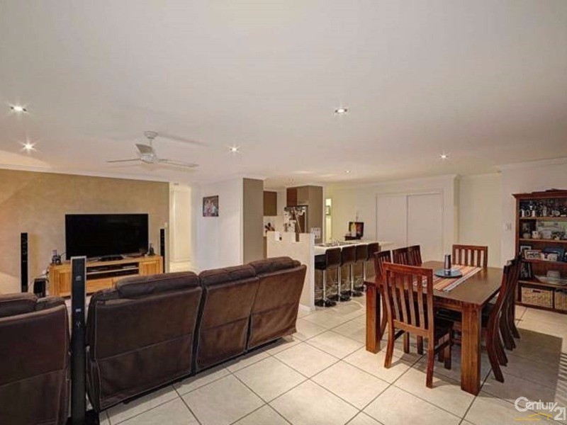 30 Tropicana Drive, Avoca QLD 4670