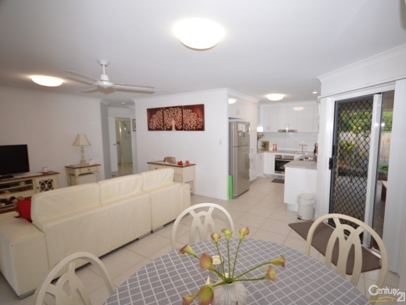 3/16a  Farthing Court, Kepnock QLD 4670