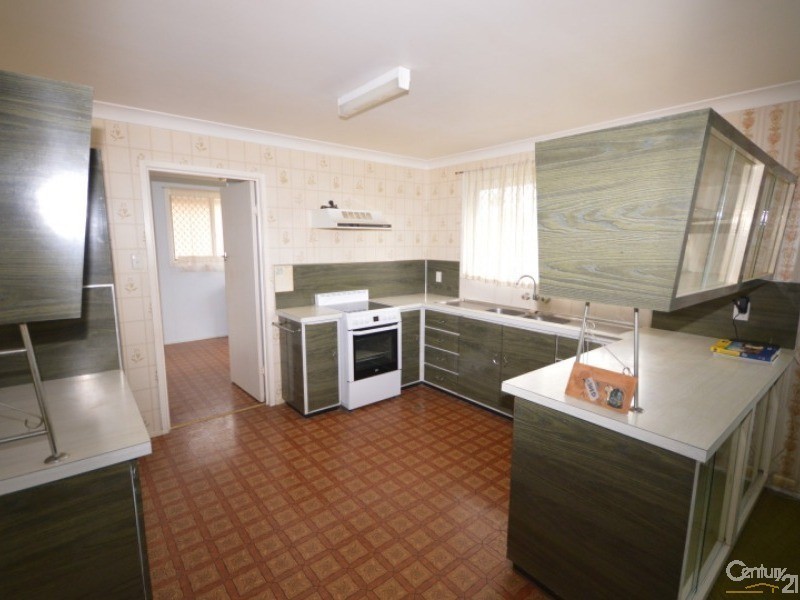 11 Rattray Street, Avenell Heights QLD 4670