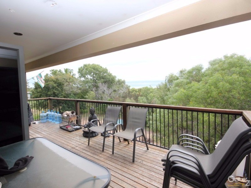 27 Kindt Street, Moore Park Beach QLD 4670