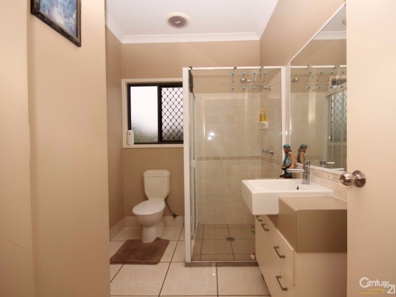 27 Kindt Street, Moore Park Beach QLD 4670