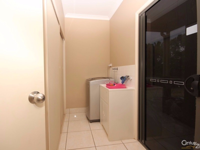 27 Kindt Street, Moore Park Beach QLD 4670