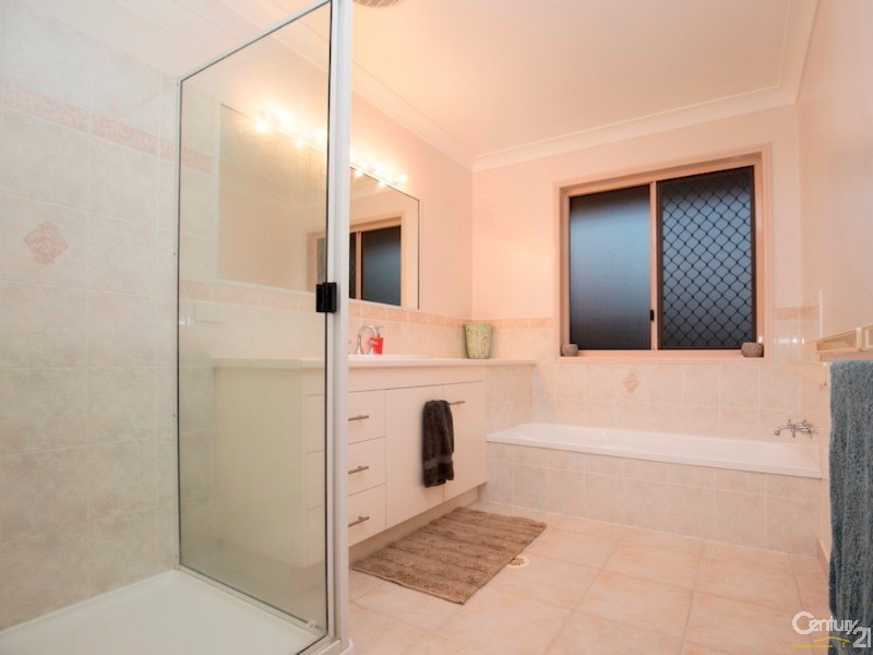 43 Cummins Road, Avoca QLD 4670