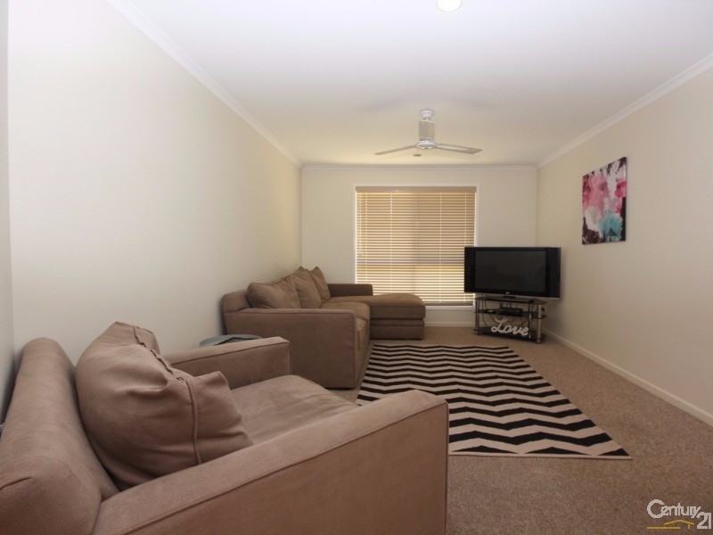 1  Regent Street, Avoca QLD 4670