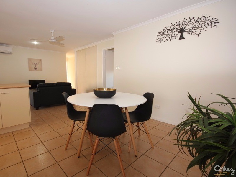 1  Regent Street, Avoca QLD 4670