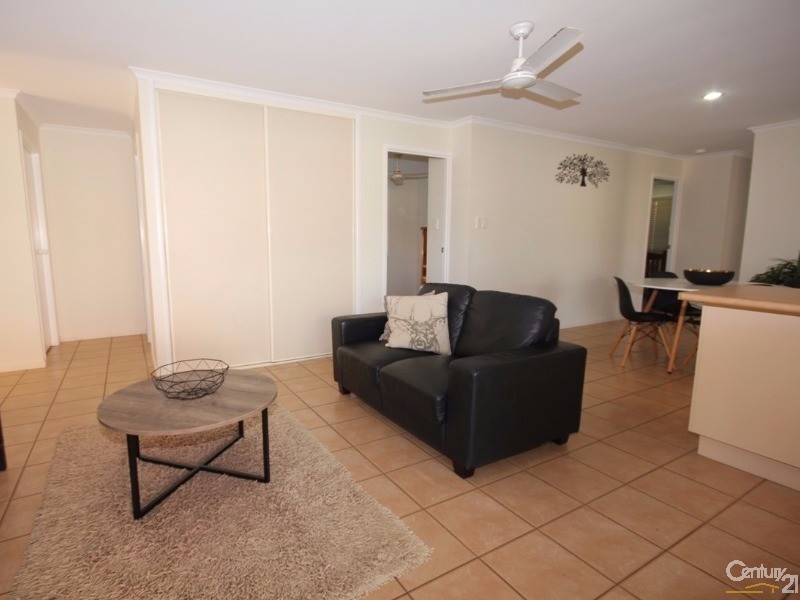 1  Regent Street, Avoca QLD 4670