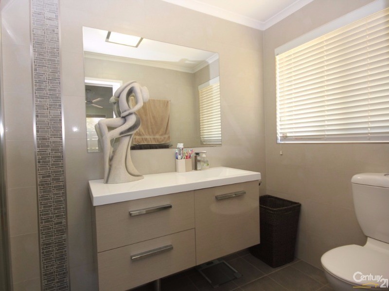 1  Regent Street, Avoca QLD 4670