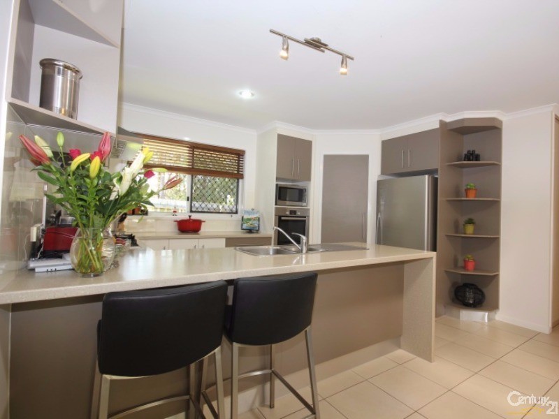 11 Camplin Court, Branyan QLD 4670