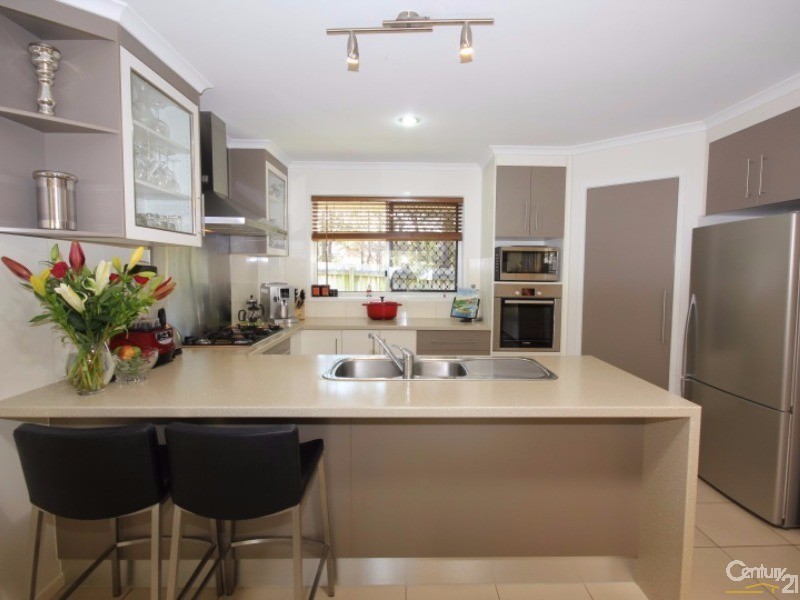 11 Camplin Court, Branyan QLD 4670