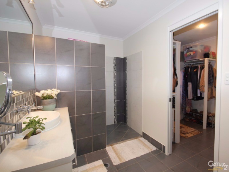 11 Camplin Court, Branyan QLD 4670