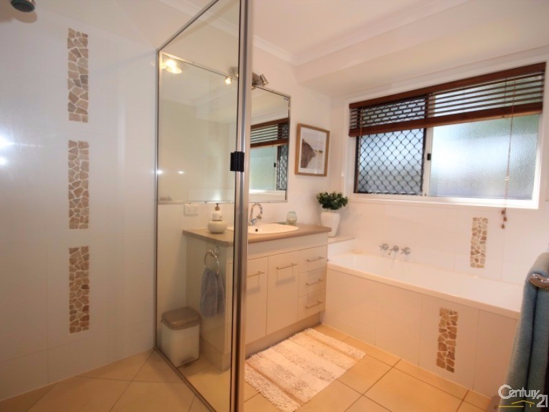 11 Camplin Court, Branyan QLD 4670